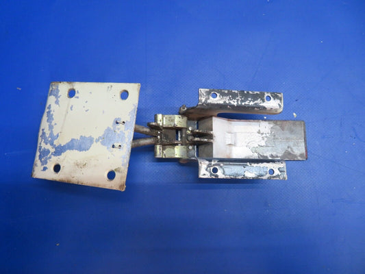 Piper PA-28R-201T Cabin Door Latch Assy w/ Cover P/N 79515-04 (1122-827)