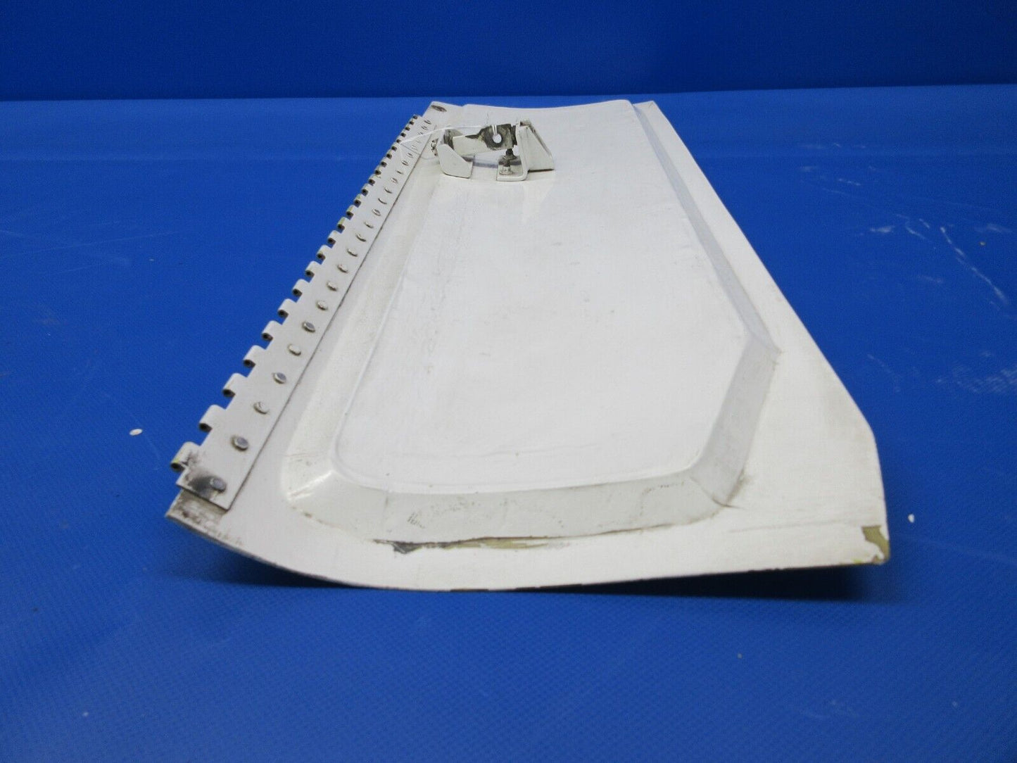 Beech King Air 200 Main Gear Door RH OTBD LH INBD P/N 99810030-4 (0224-1369)