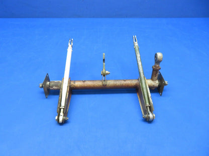 Cessna 310 / 310Q Uplock Torque Tube Door Drive Link P/N 0813300-122 (0823-725)
