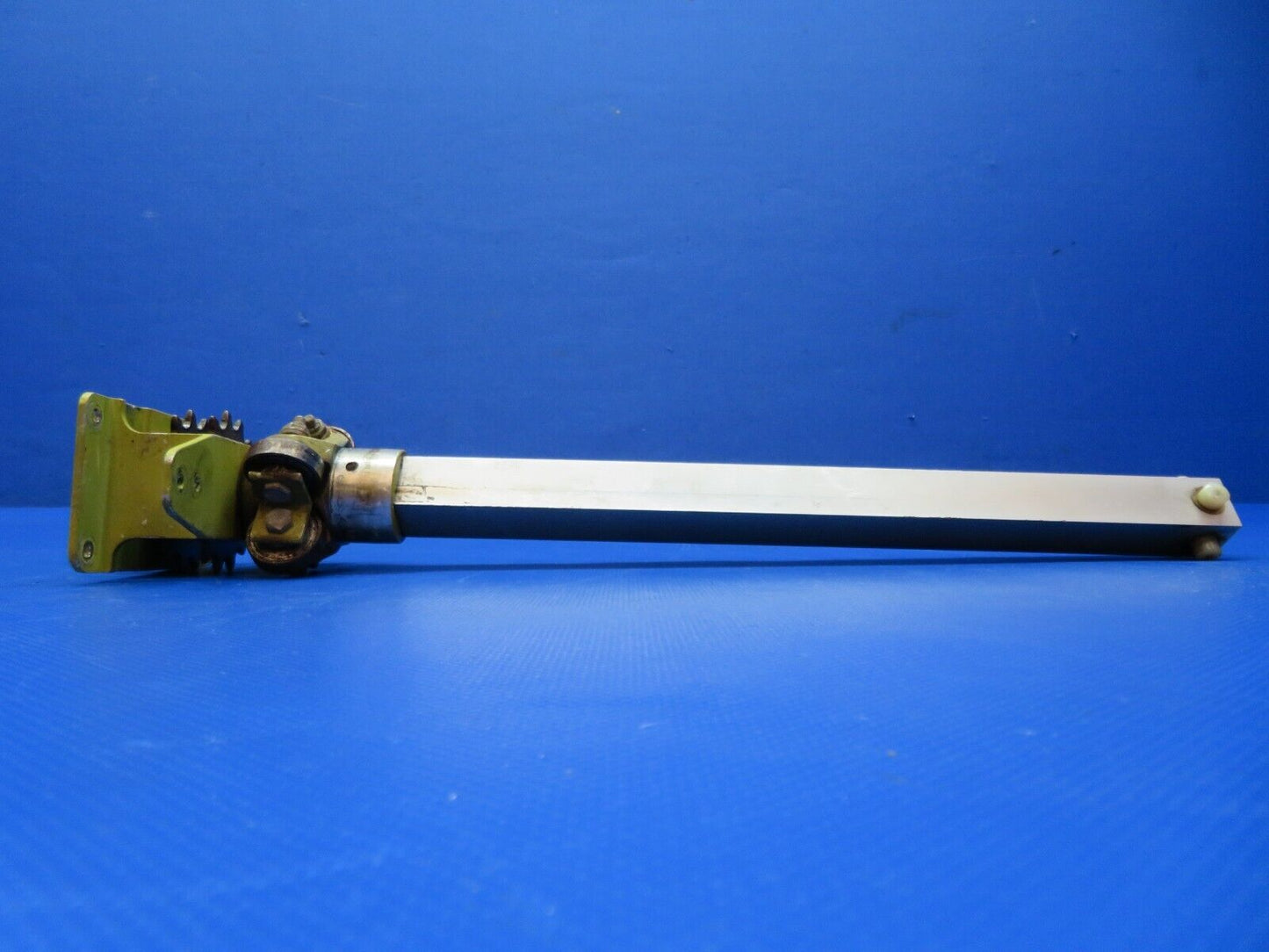 Piper PA-24-180 Comanche Control Wheel Tube LH Roller P/N 20975-03 (1223-273)