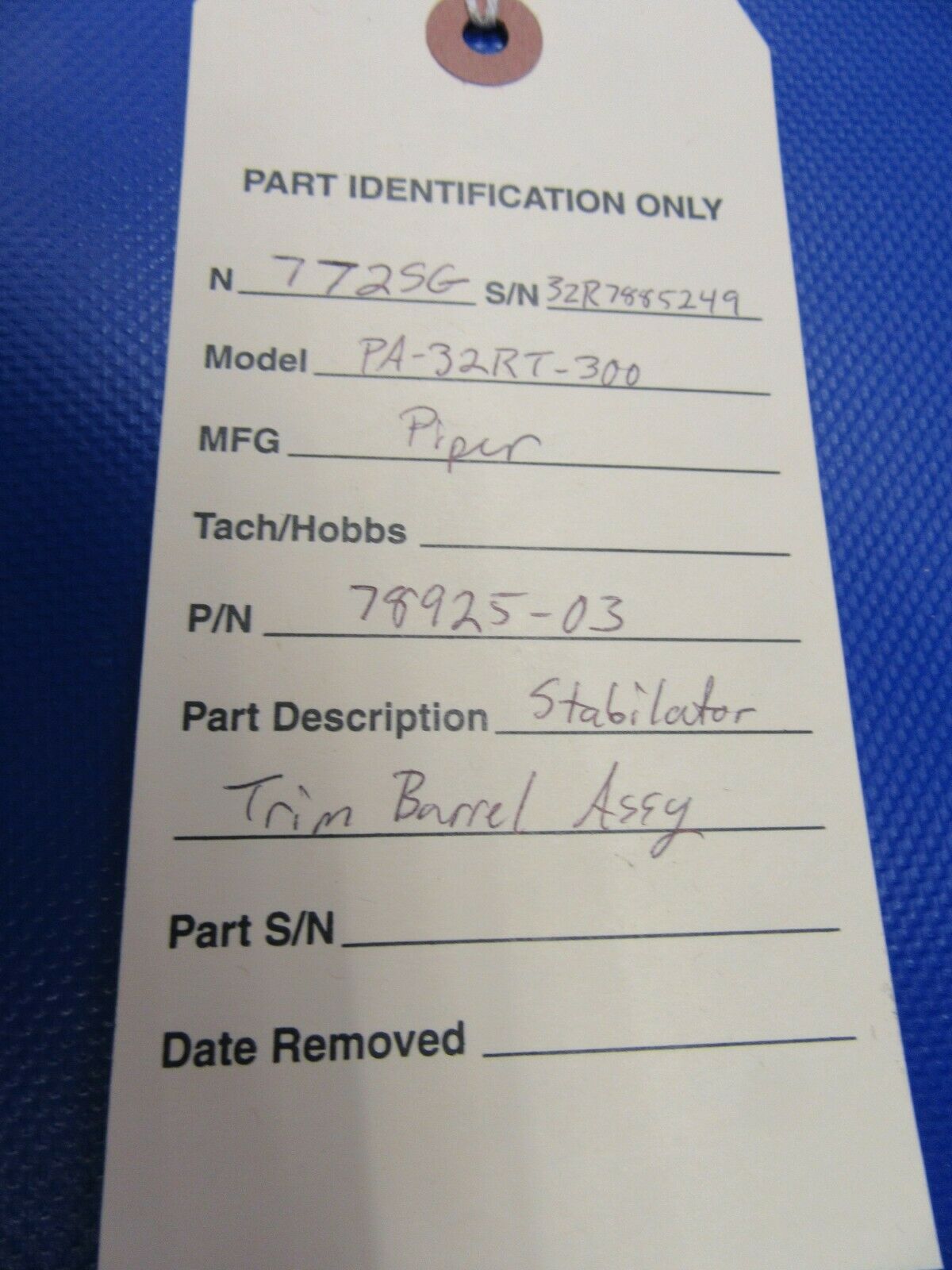 Piper PA-32RT-300 Lance II Stabilator Trim Barrel Assy P/N 78925-03 (0121-218)