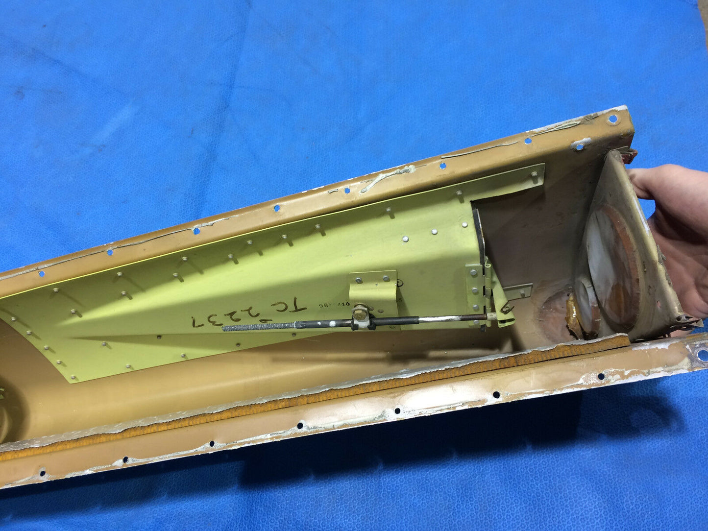 Beech Baron B55 Dorsal Fin P/N 96-440015-71 (0316-16)