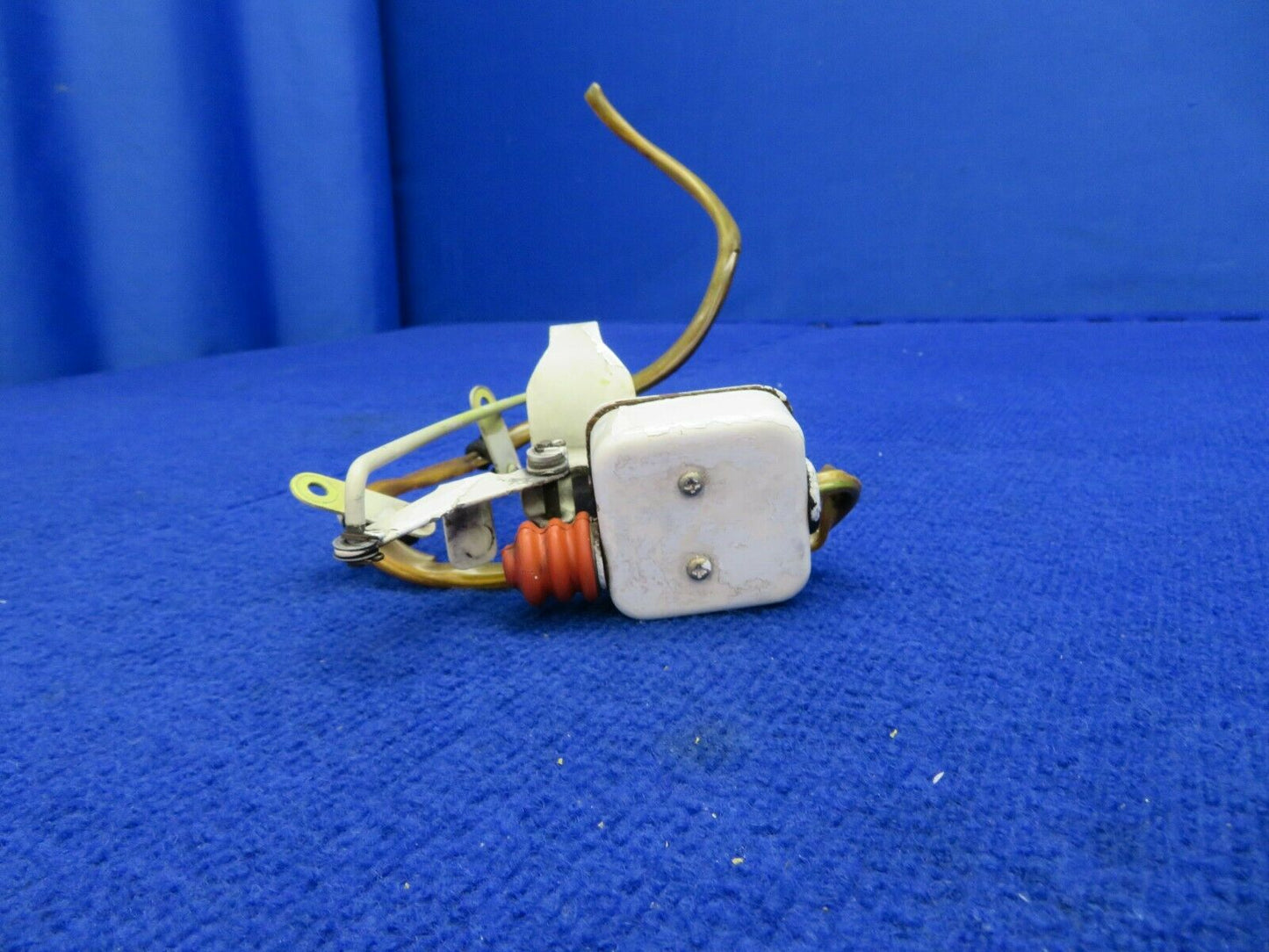 Beech 58 Baron Landing Gear Safety Switch RH P/N 002-361013-58 (0322-751)
