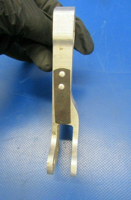 Piper Comanche / Twin Arm Assy Landing Gear Retract RH 25137-000 (0419-275)