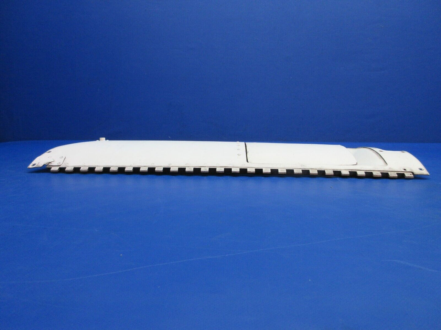 Cessna 401 Panel LWR Cowl LH INBD RH OTBD P/N 0851170-200 FOR PARTS (0523-595)