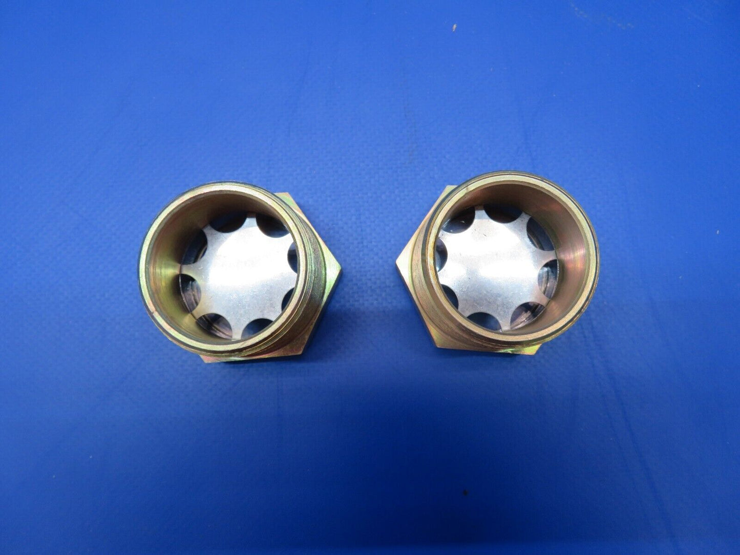 Eaton Tedeco Hex Sight Gauge Plug P/N 421-517-9001 LOT OF 2 NOS (1022-345)