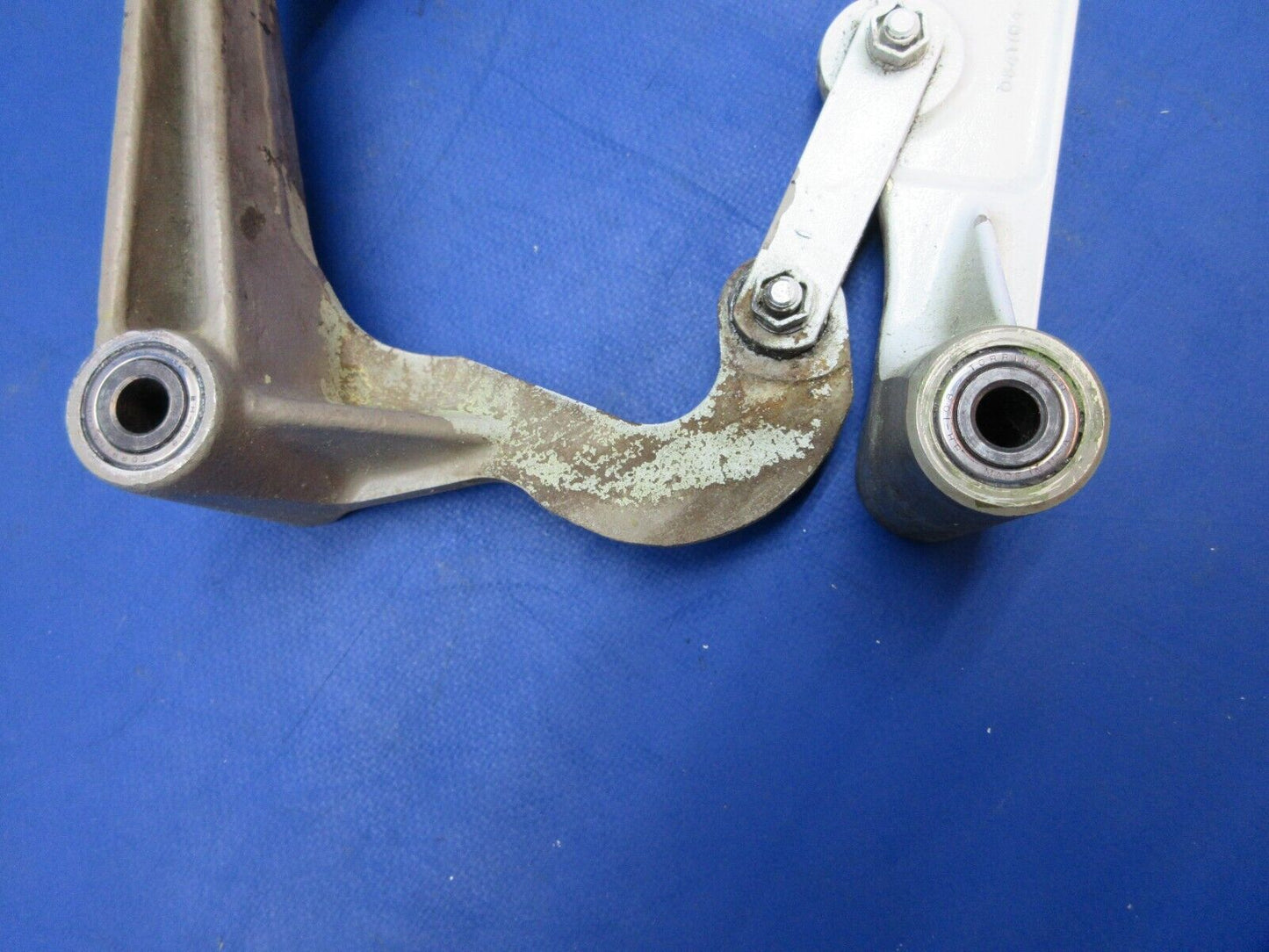 Cessna 310 / 310I Bellcrank Assy LH Rocker Arm P/N 0841106-2 (1023-728)