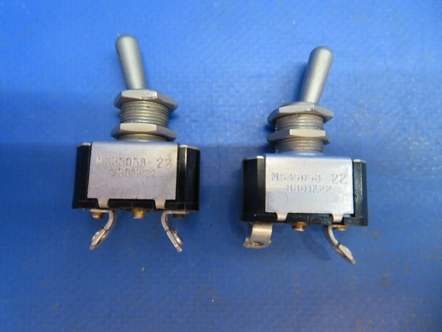 1964 Cessna 172 Switch / Circuit Breaker P/N W31-X2M1G-40 LOT OF 4 (0123-608)