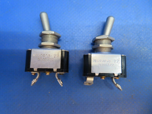 1964 Cessna 172 Switch / Circuit Breaker P/N W31-X2M1G-40 LOT OF 4 (0123-608)