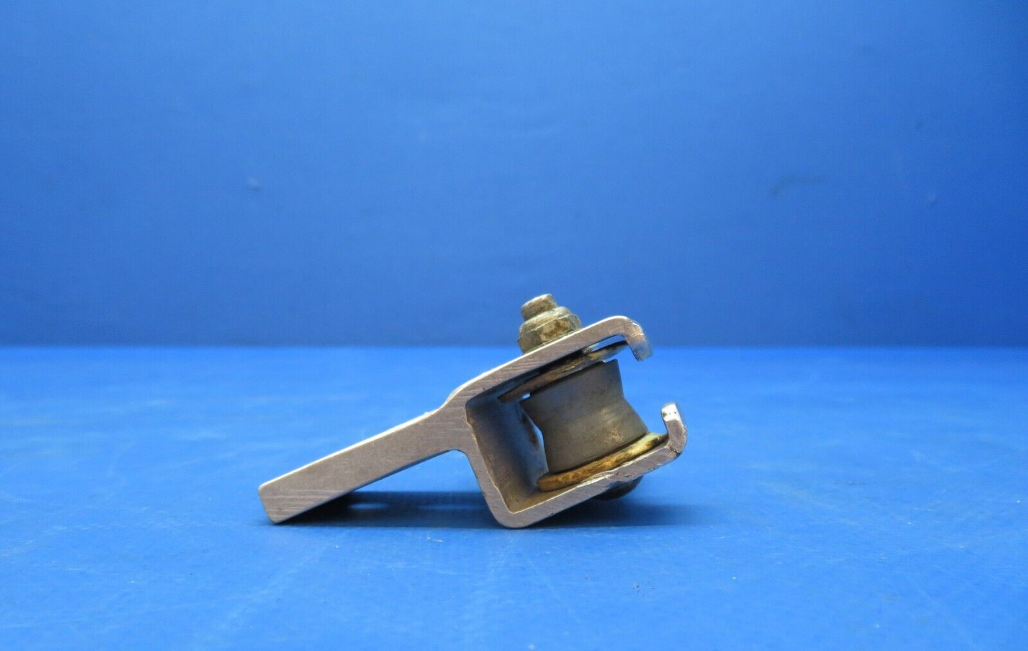 Cessna 172 Wheel Housing Front Seat P/N 0700645-1 (0723-402)