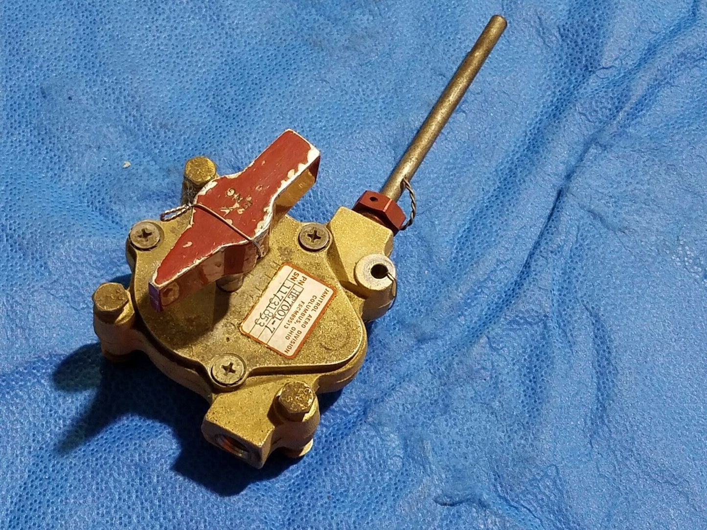 Beech Baron 58 Fuel Selector Control P/N HE7001-7 (0716-35)