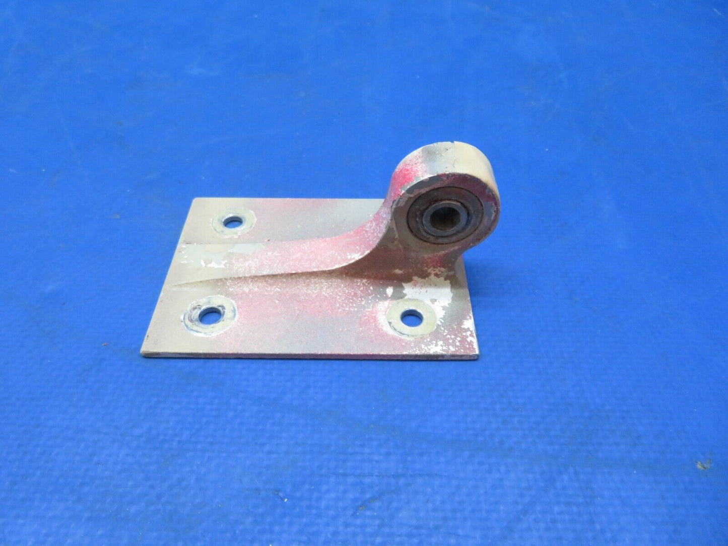 Mooney M20 / M20C Hinge Aileron Bearing Middle / OTBD P/N 210107 (1023-340)