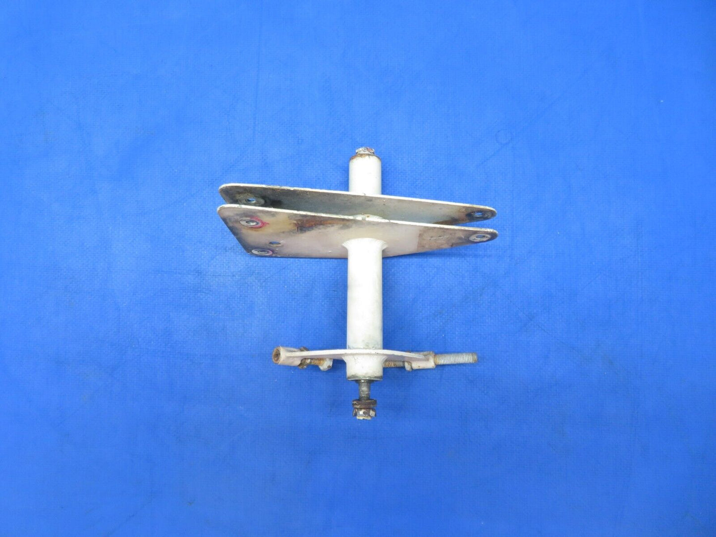 Cessna 188B AGpickup RH Aileron Bellcrank Assy P/N 1660415-2 (0723-588)