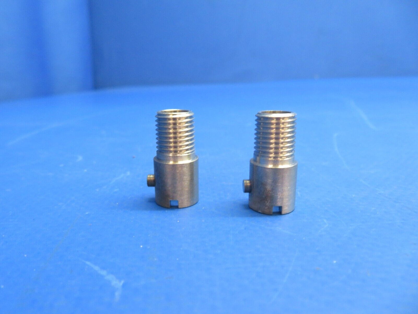 Piper Engine Cylinder Head Fitting P/N 460-664 LOT OF 2 NOS (0922-928)