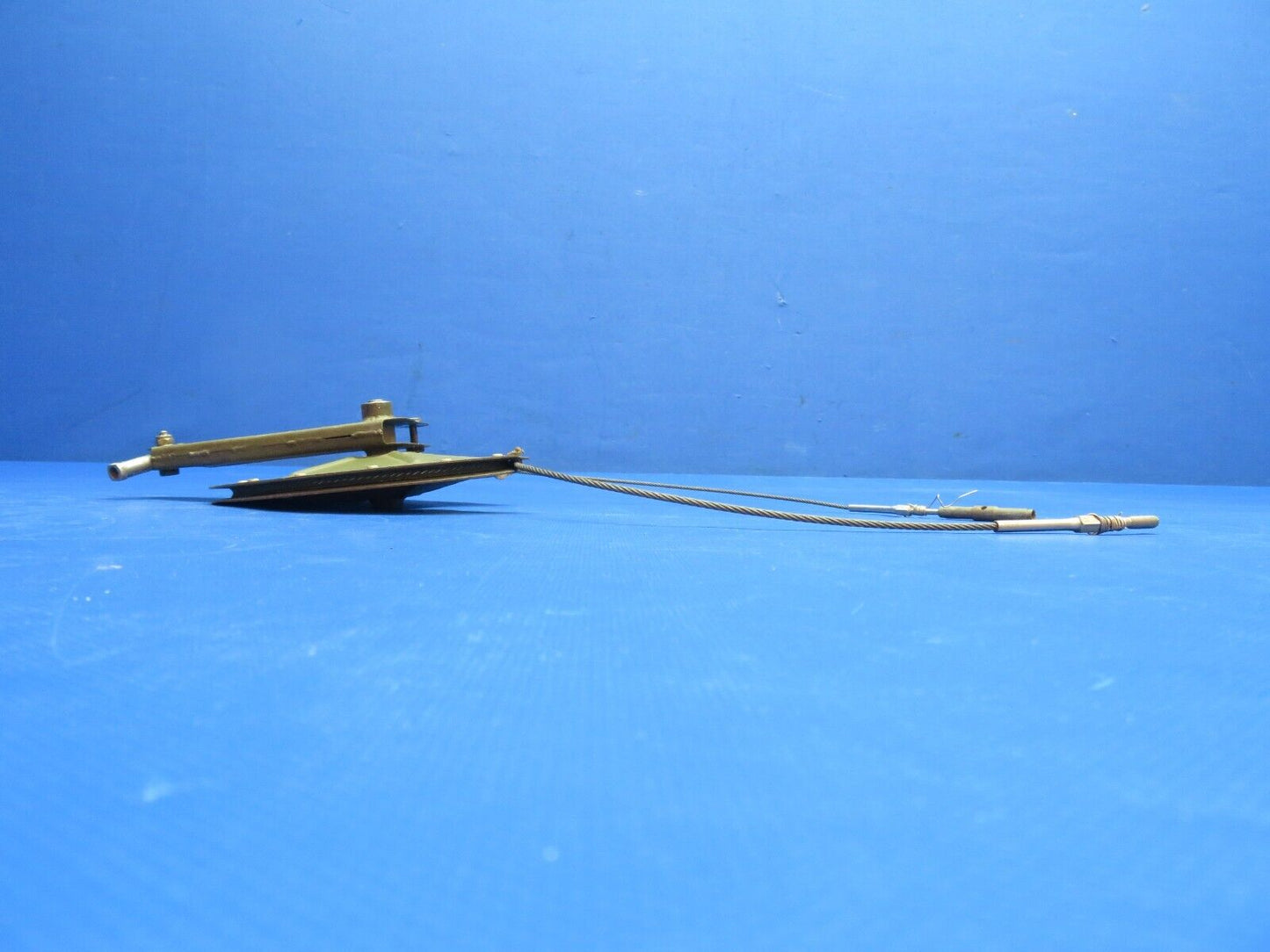 Cessna 210 Bellcrank Assy RH Flap P/N 1262029-2 (0124-1098)