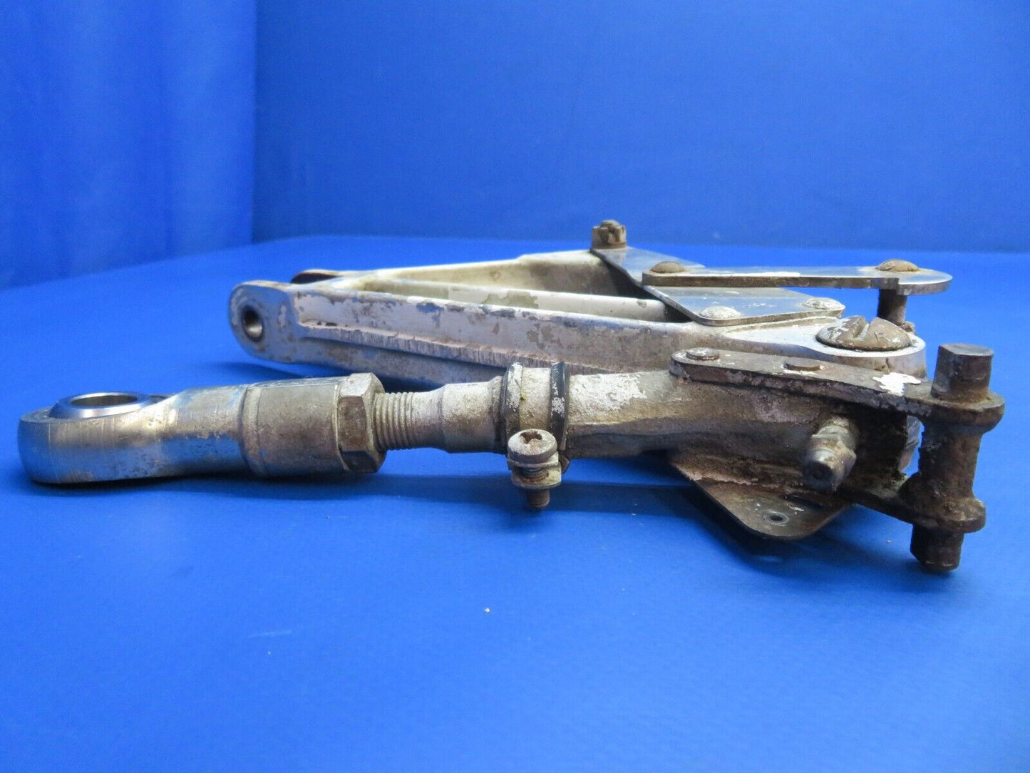 Piper PA-28R-201T Truss Assy LH Main Gear w/ Link P/N 67025-05 (1122-795)