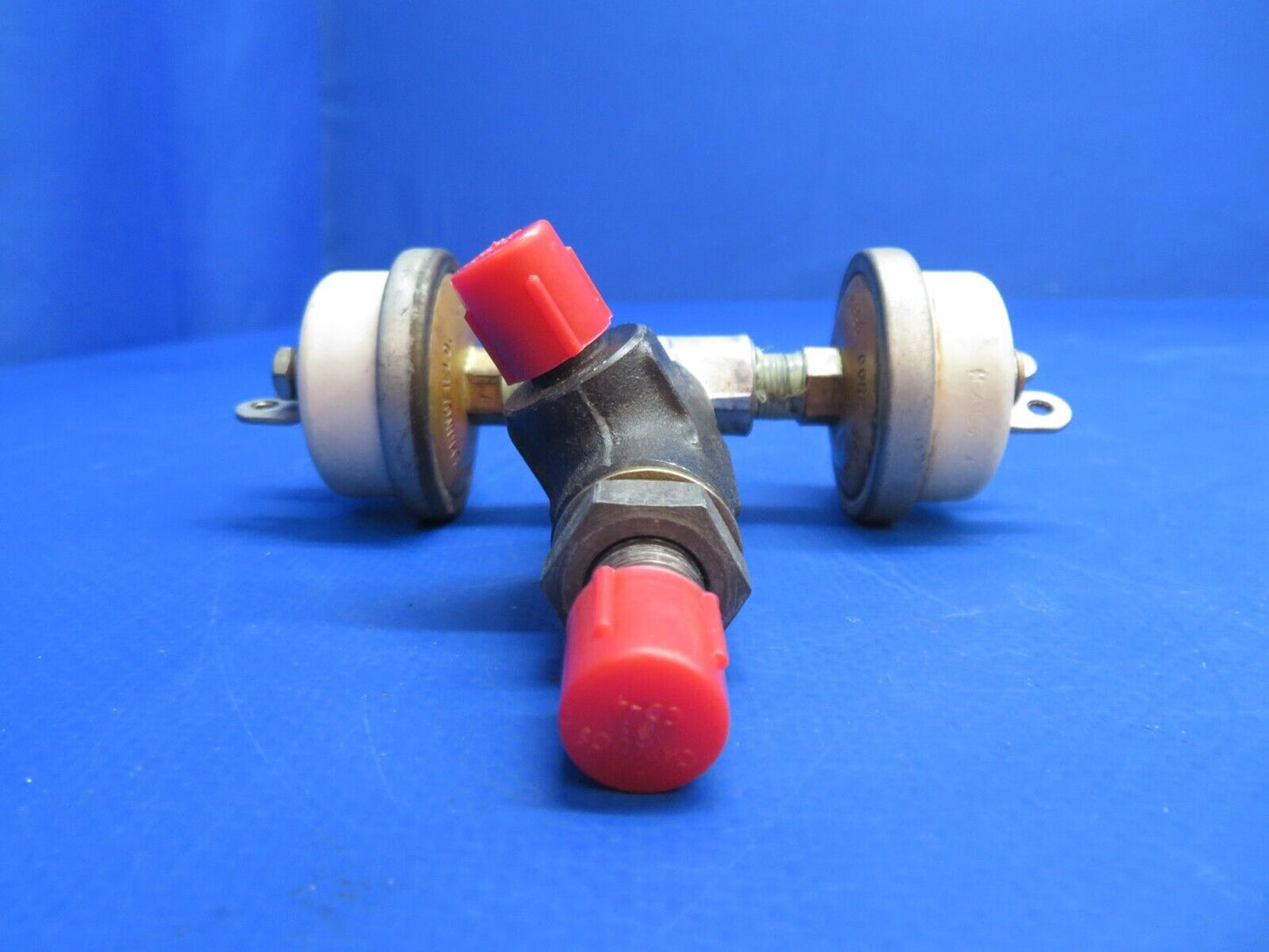 Piper PA-34-200T Seneca II RH Engine Pressure Switch Assy P/N 587-990 (0223-890)