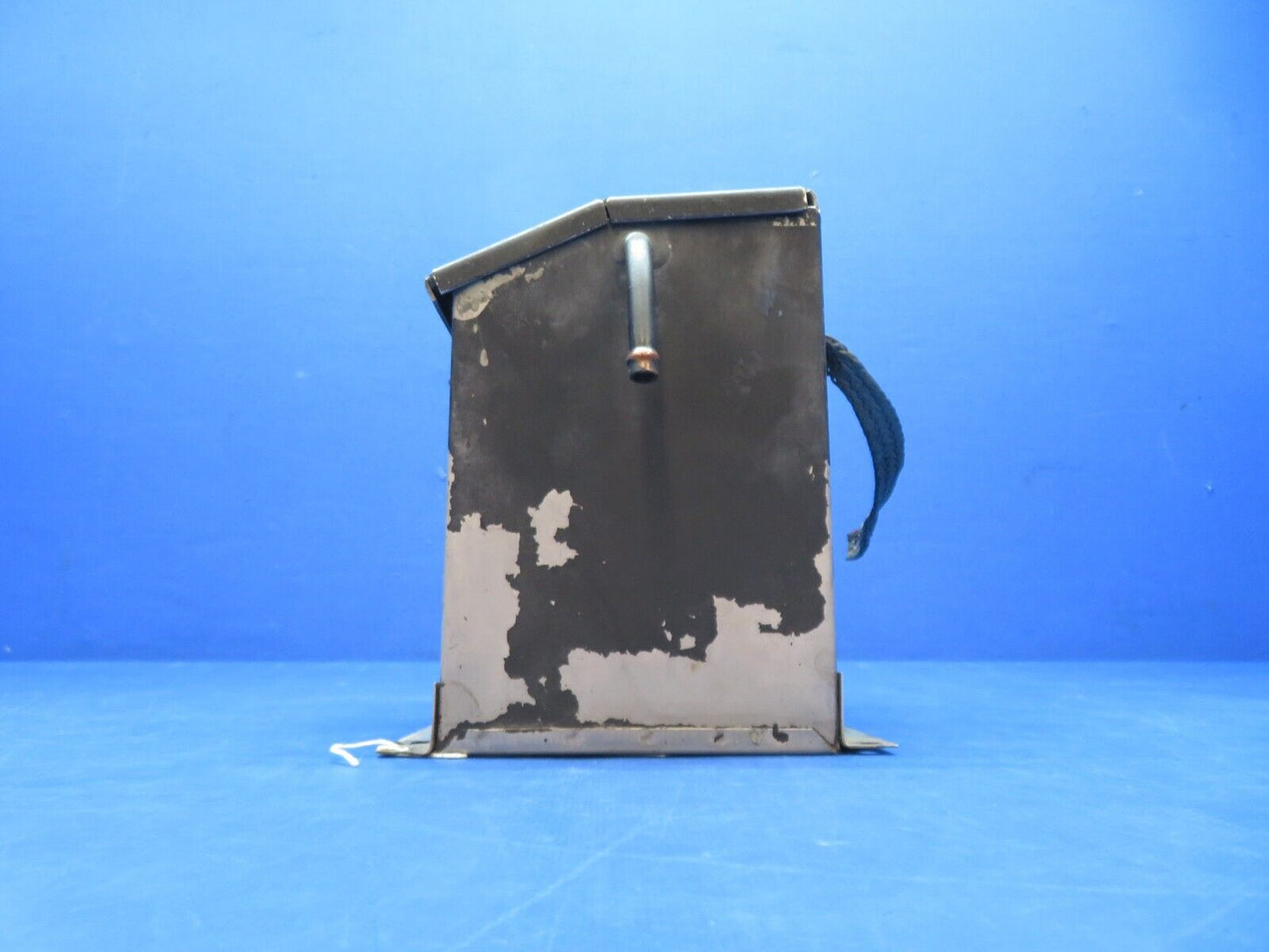 Piper PA-28-140 Battery Box Assy w/ Lid P/N 63888-00 (1123-161)