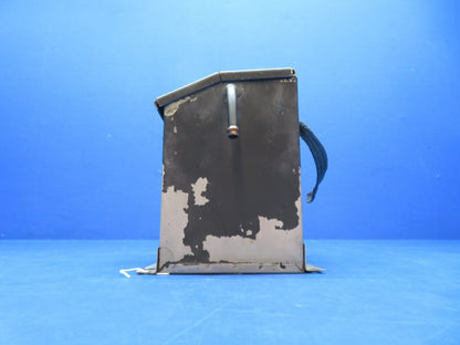 Piper PA-28-140 Battery Box Assy w/ Lid P/N 63888-00 (1123-161)