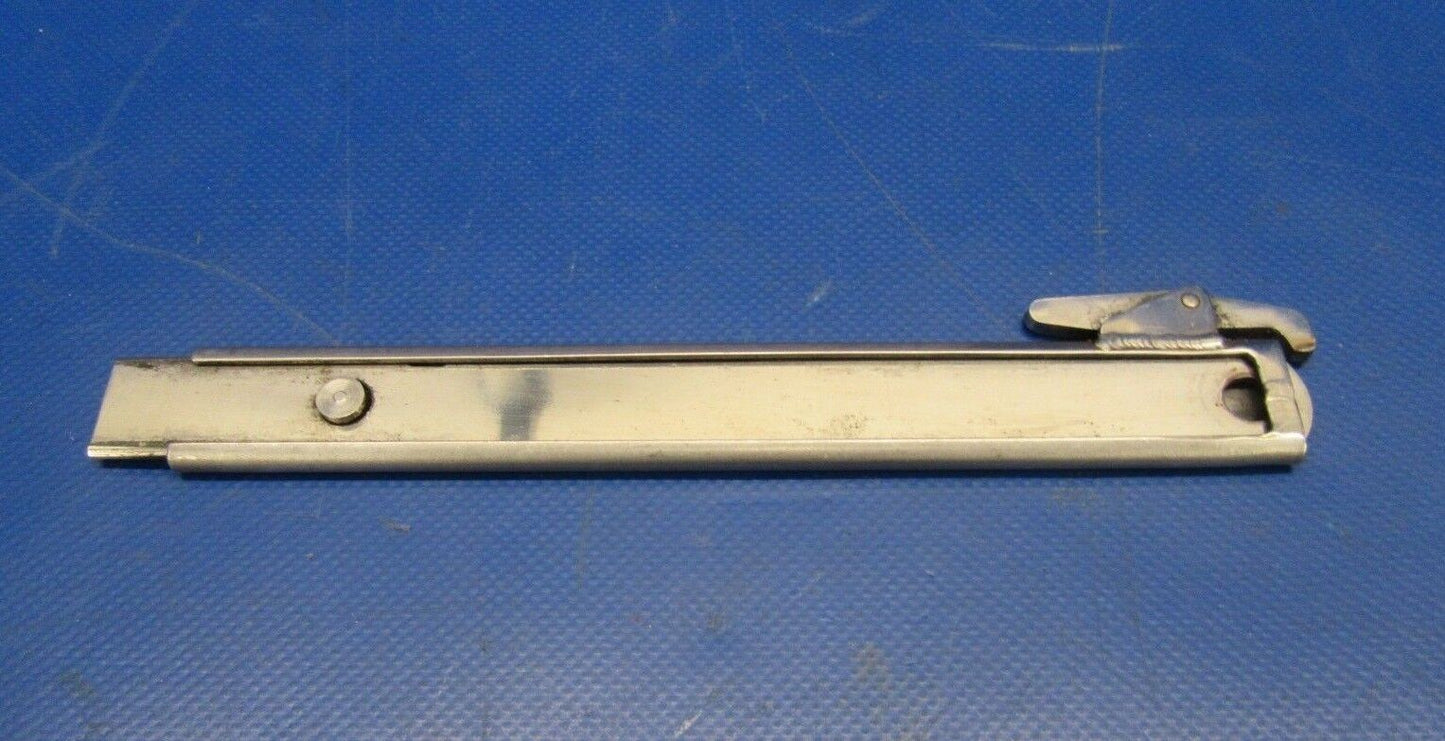 Cessna 310R Nose Baggage Door Prop P/N 5211185-1 (1218-134)