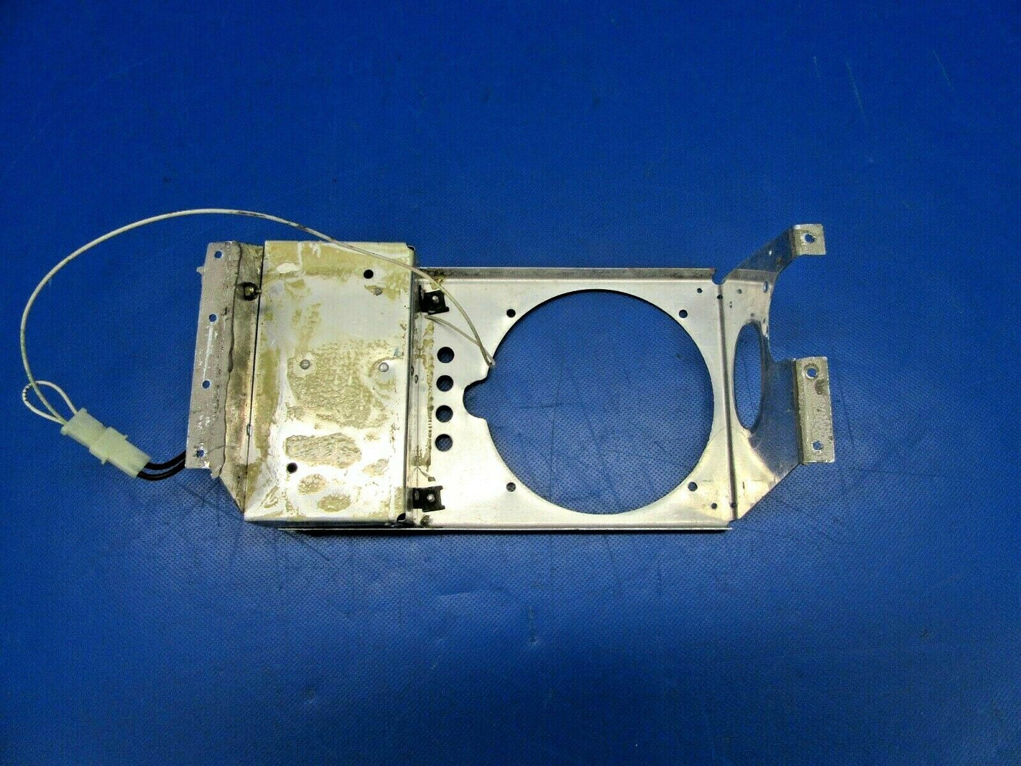 Cessna P210N / 210 Bracket Speaker & Light Housing 2111681-1 (1019-117)