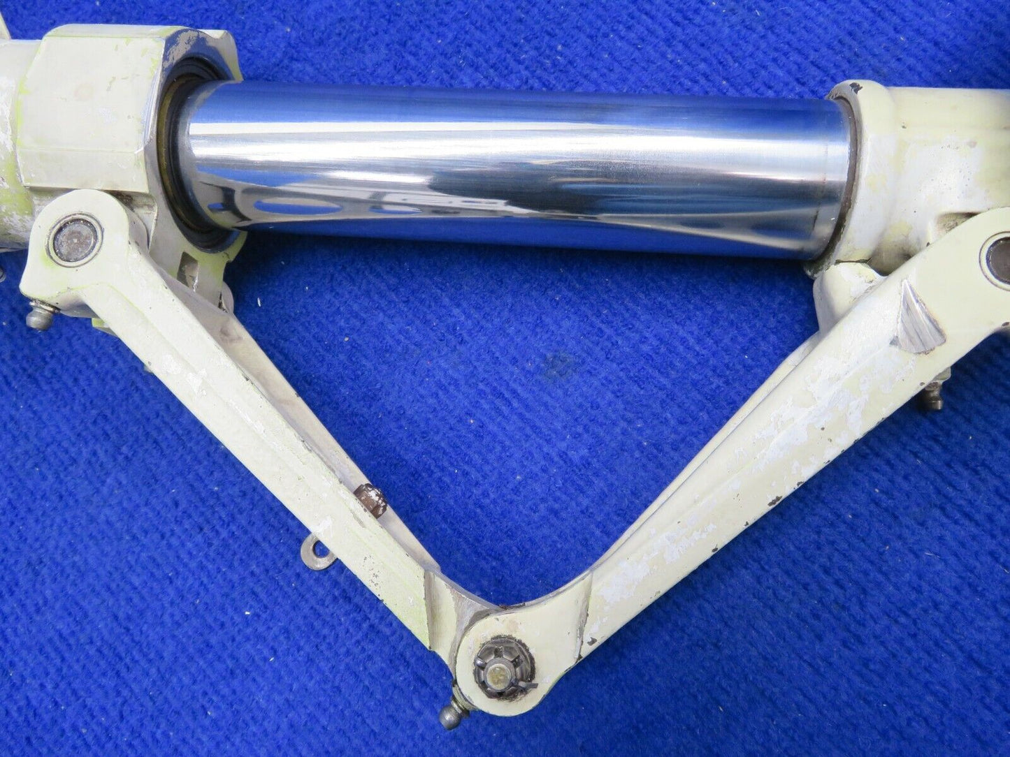 Beech 58 Baron Main Gear RH P/N 95-810002-36 (0422-01)