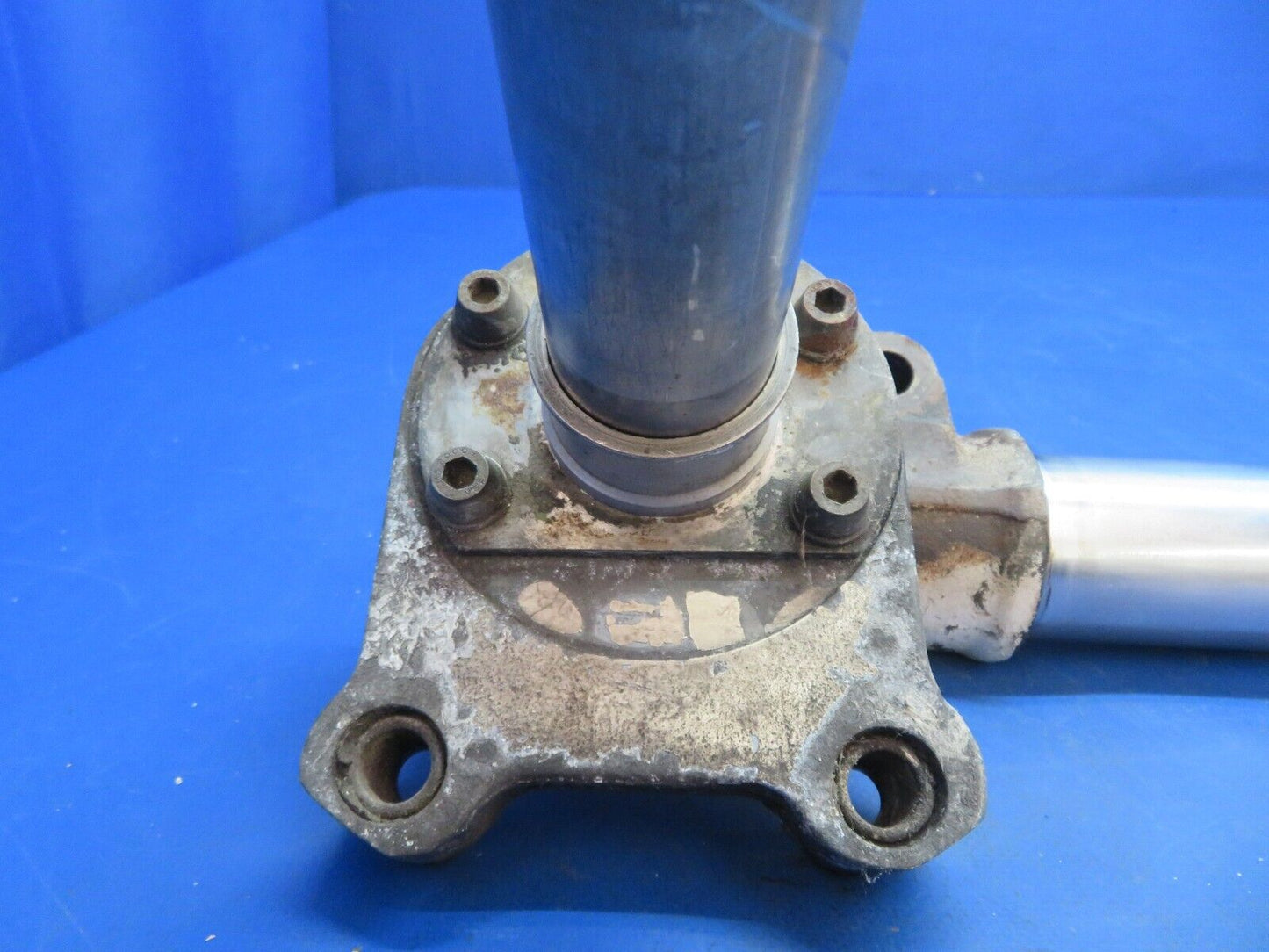 Beech 95-B55 Baron Shock Assy LWR RH Main Gear P/N 35-815260-2 (0123-688)