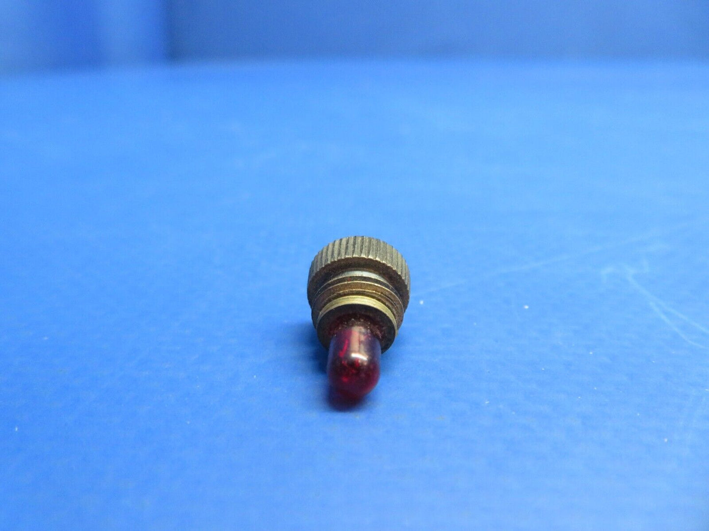 Red Lamp P/N MS25236-323R LOT OF 5 NOS (1022-726)