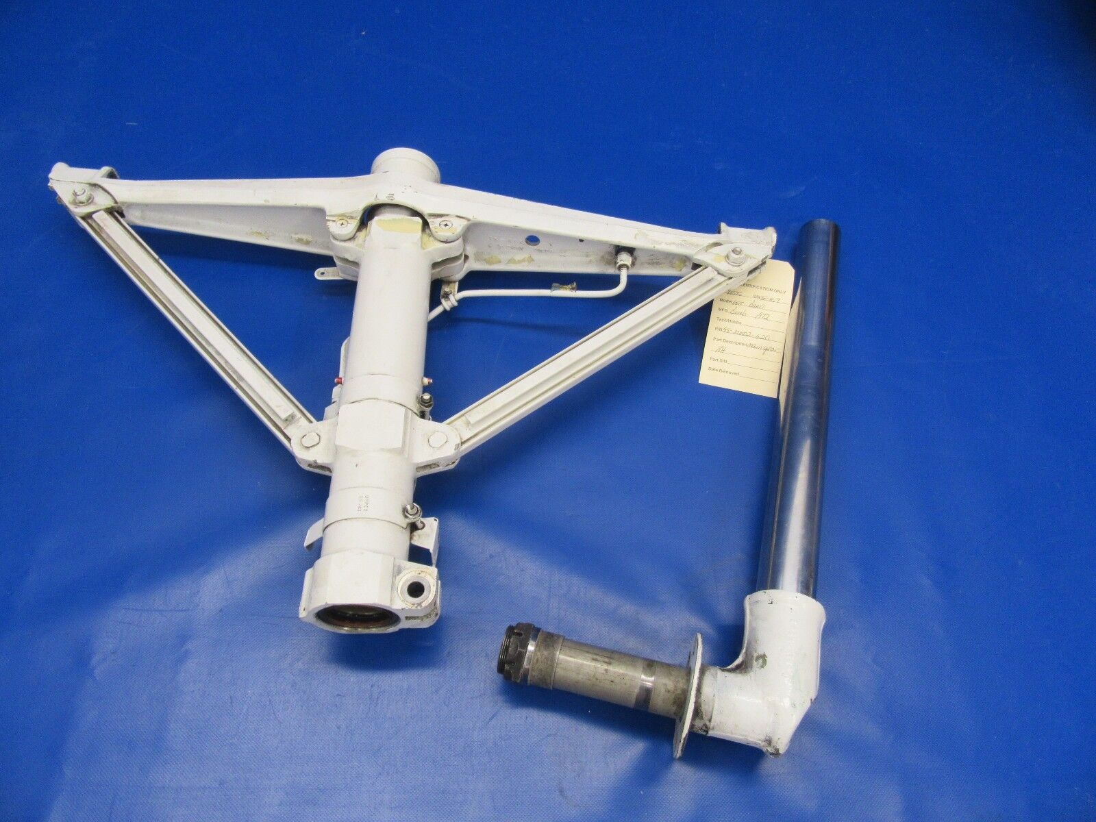 Beech Baron 55 / 58 Main Landing Gear RH P/N 95-810002-620 (1217-01)