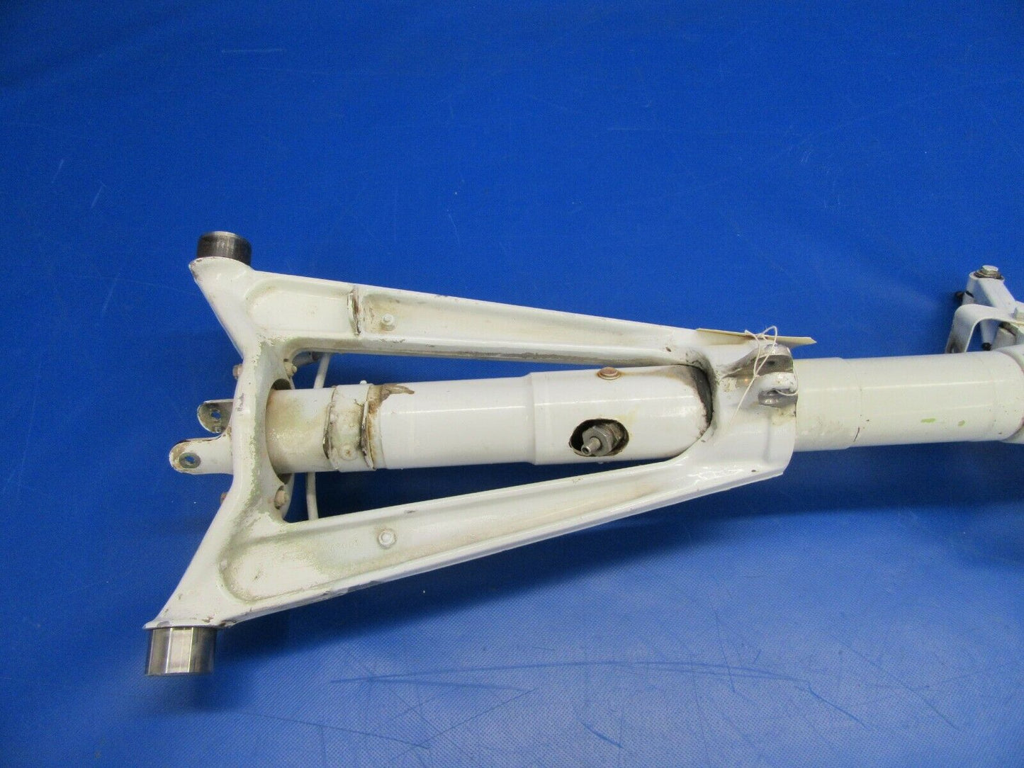 Cessna T310Q Nose Gear Strut Assembly P/N 5042000-228 (0319-343)