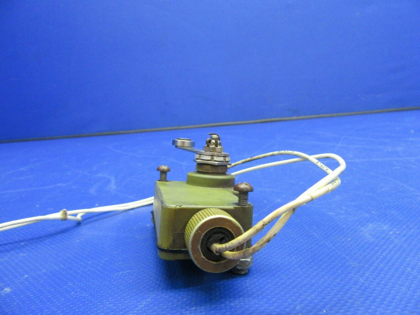 Cessna 210 Switch Gear Uplock / Limit Switch P/N 1VA49 (0721-514)