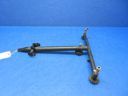 Piper PA 28-140 Control Column Tee Bar Assy P/N 62703-33 (1123-152)