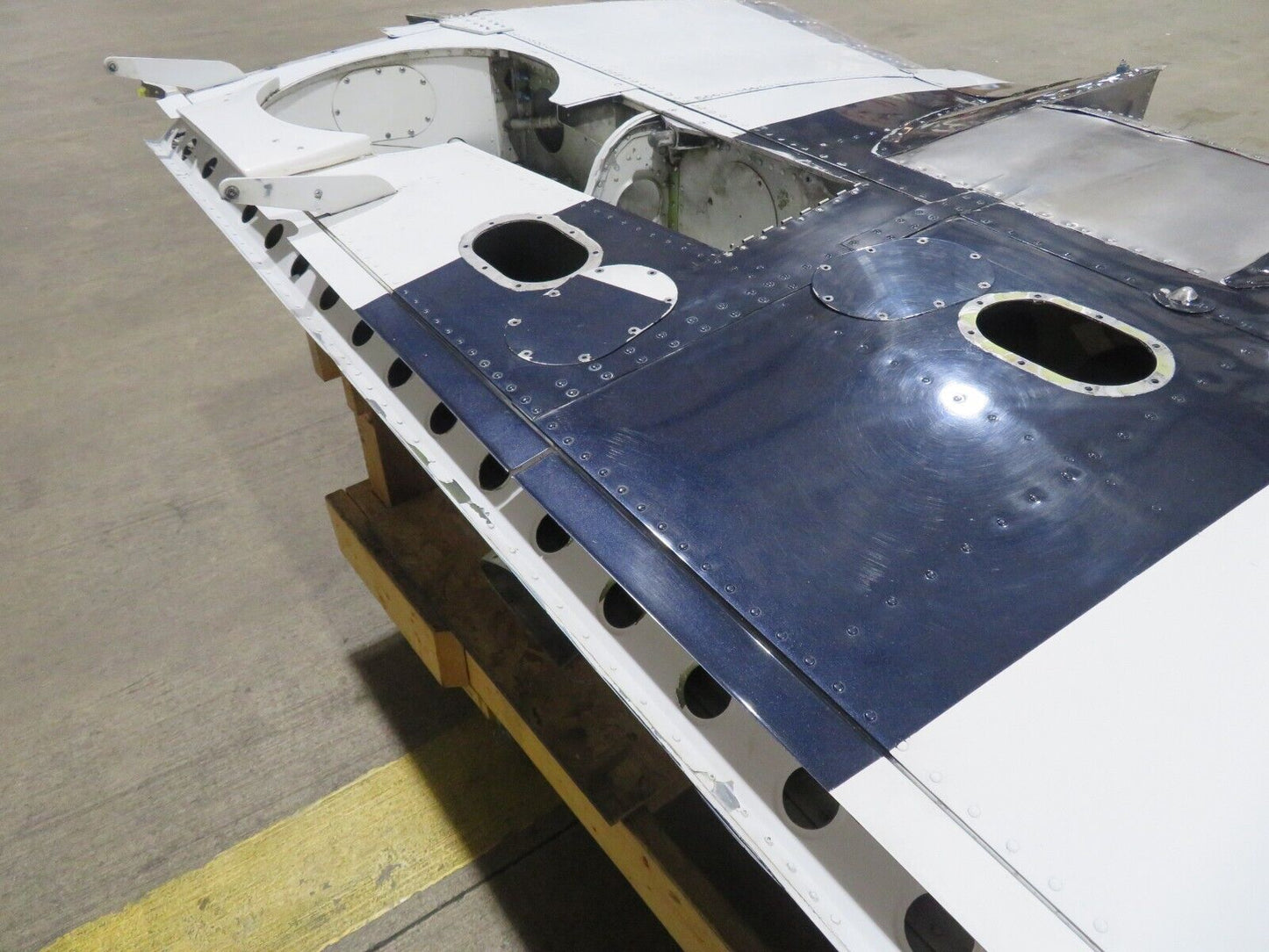 1980 Piper PA-34-200T Seneca II LH Wing P/N 37093-12L w/ De-ice (0224-95)