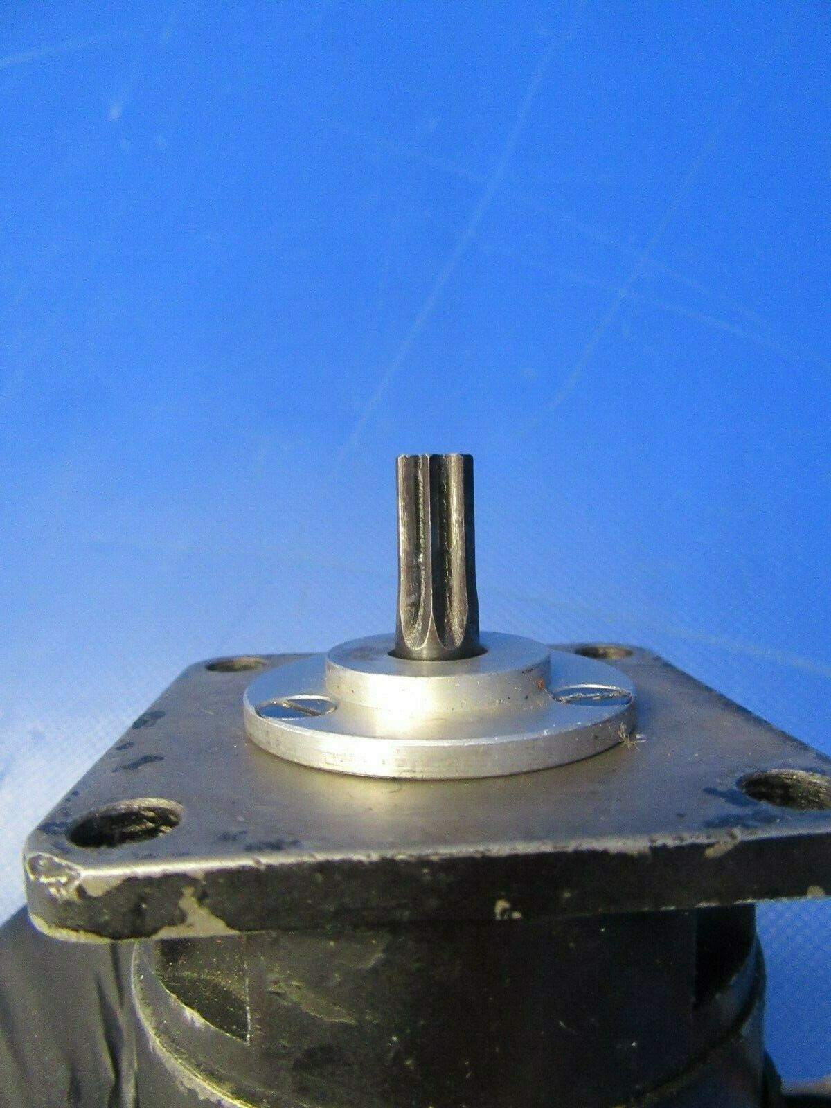Cessna T310Q Electro-Mech Landing Gear Motor & Box 28V 9910002-3 (0819-342)