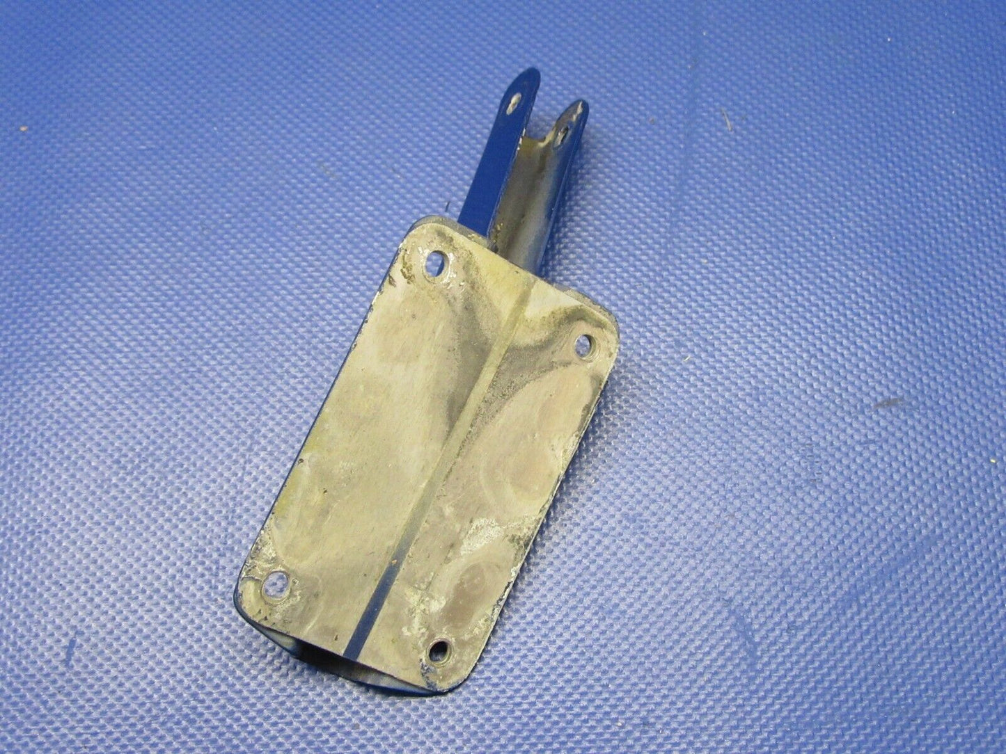Piper PA-32RT-300 Lance Stabilator Trim Tab Control Horn 78967-003 (0321-308)