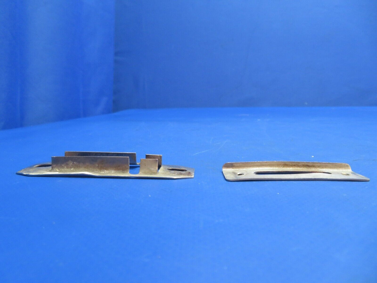 Piper PA-28-180 Cabin Door Pins & Strike Plates P/N 68353-00 LOT (0323-742)