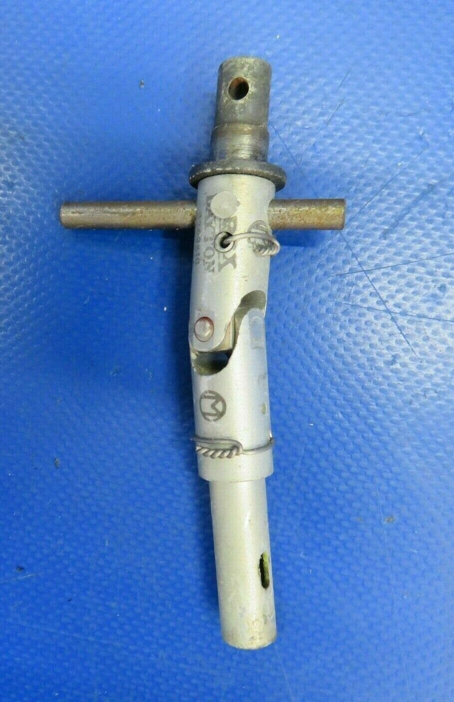 Beech Baron 95-A55 H & E ACFT Fuel Selector Valve RH HE 825-1 (0420-55)