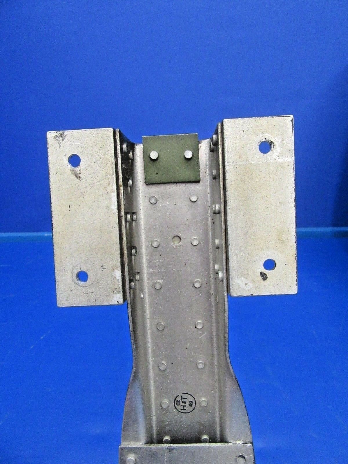 Cessna 310 Seat Track / Rail P/N 0812985-4 & 0812987-4 (0918-299)