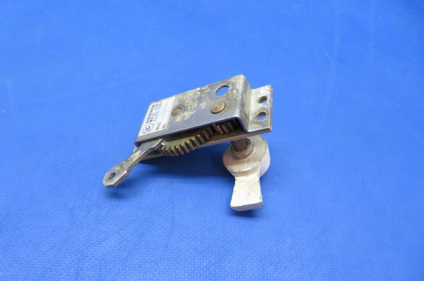 Cessna 310 / 310Q Airborne RH Fuel Selector Valve Gear Box  P/N 1M2-4 (0823-621)