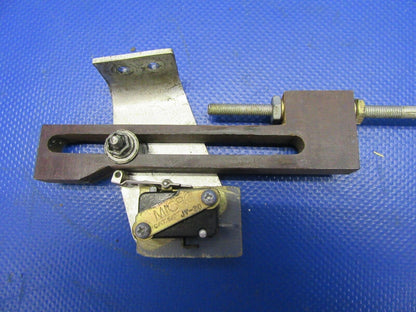 Beech 95-B55 Landing Gear Warning Throttle Switch LH P/N 96-810022-43 (0721-326)