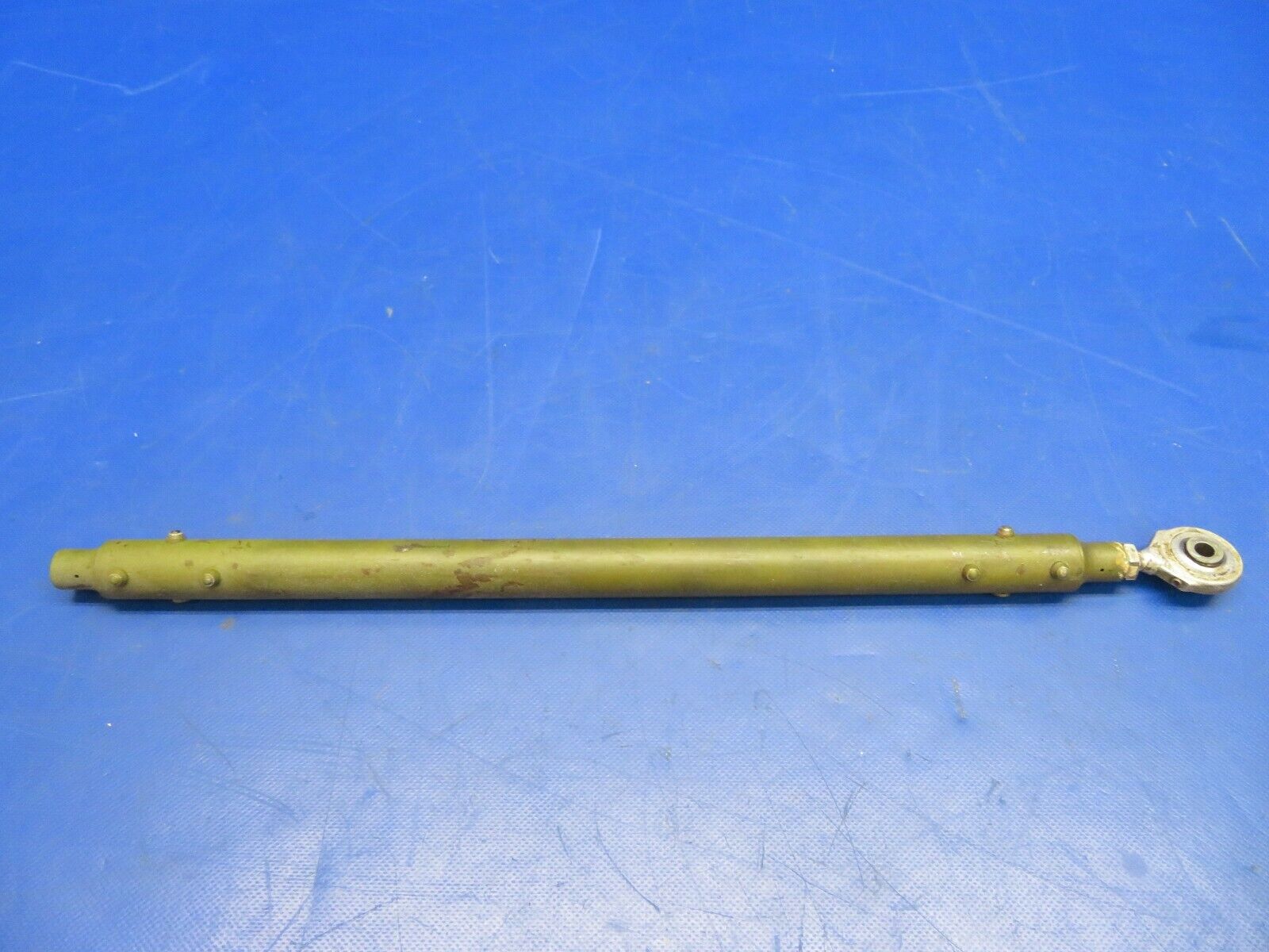 Cessna 310P Tube Push / Pull Outboard Main Gear P/N 5045213-3 (720-313)