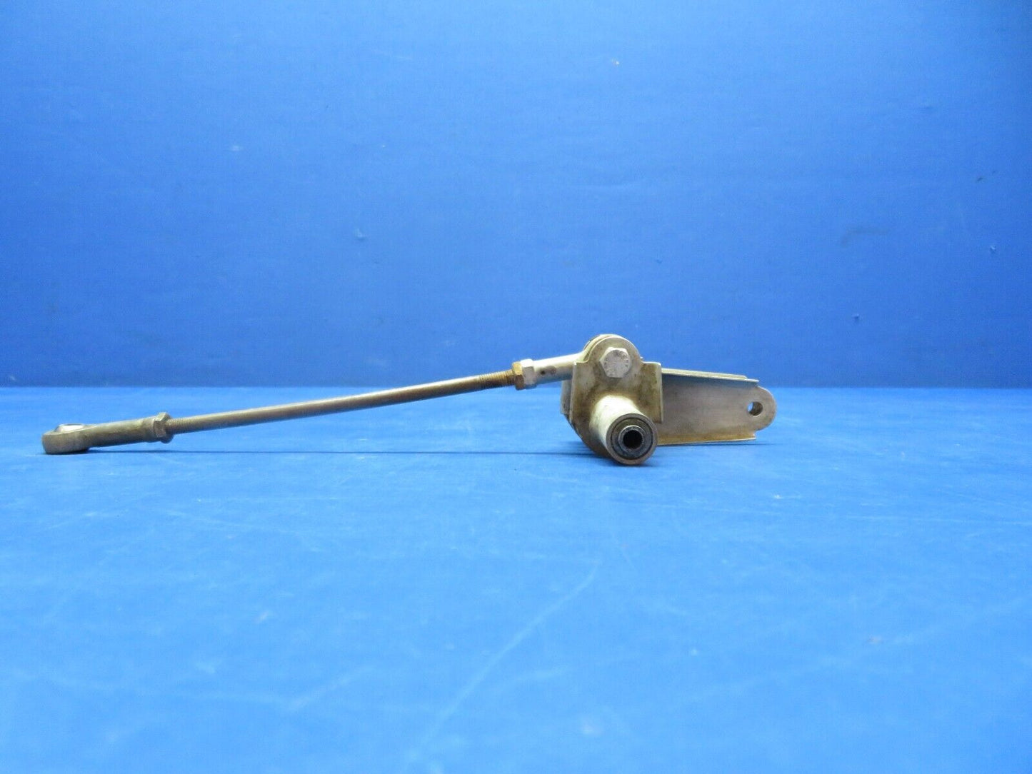 Early Cessna 310 / 310B OTBD Bellcrank LH OTBD Flap P/N 0862100-17 (1223-143)