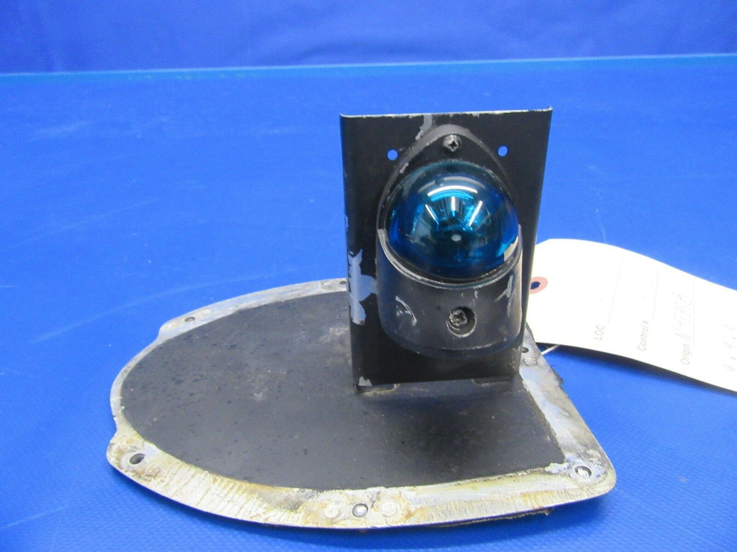 Cessna 310 Wing Nav Light & Bracket Green P/N 0823200-2 & 5618106-17 (0118-03)