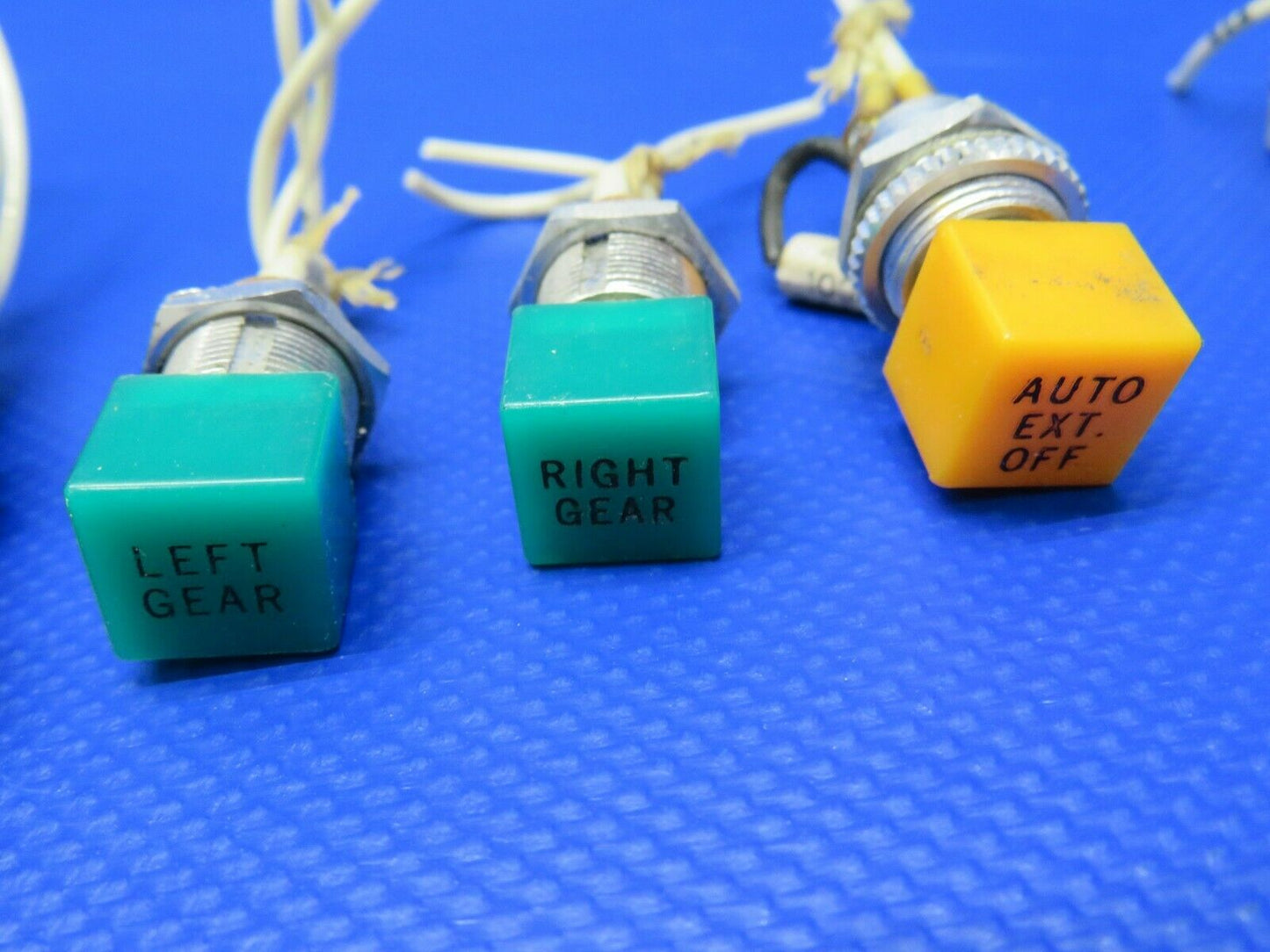 Piper PA-32R-300 Lance Annunciator & Press to Test Lights 1 LOT (0121-306)