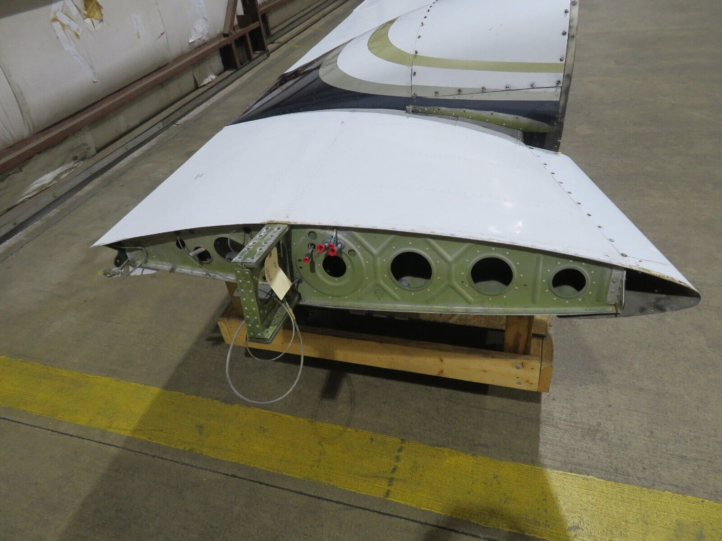 1980 Piper PA-34-200T Seneca II LH Wing P/N 37093-12L w/ De-ice (0224-95)