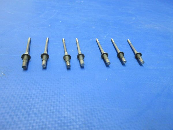 Cessna Rivet P/N 3022314 LOT OF 8 NOS (1123-914)