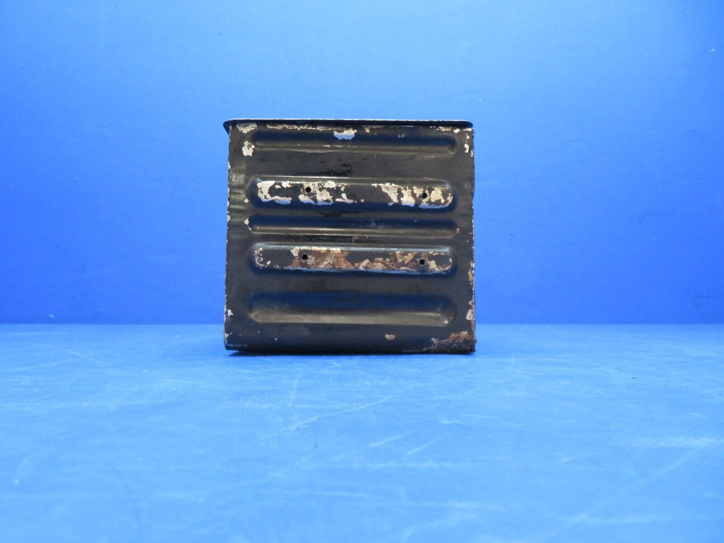Cessna 310 / 310Q LH Wing Battery Box Assy w/ Lid P/N 0822011-1 (0823-778)