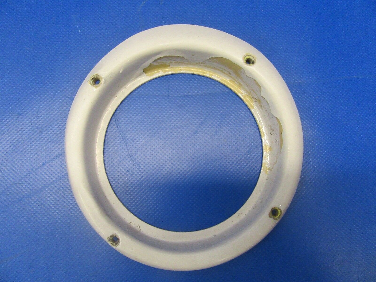 Beech Baron 58P Retainer Landing Light P/N 102-369011-1 (0318-336)