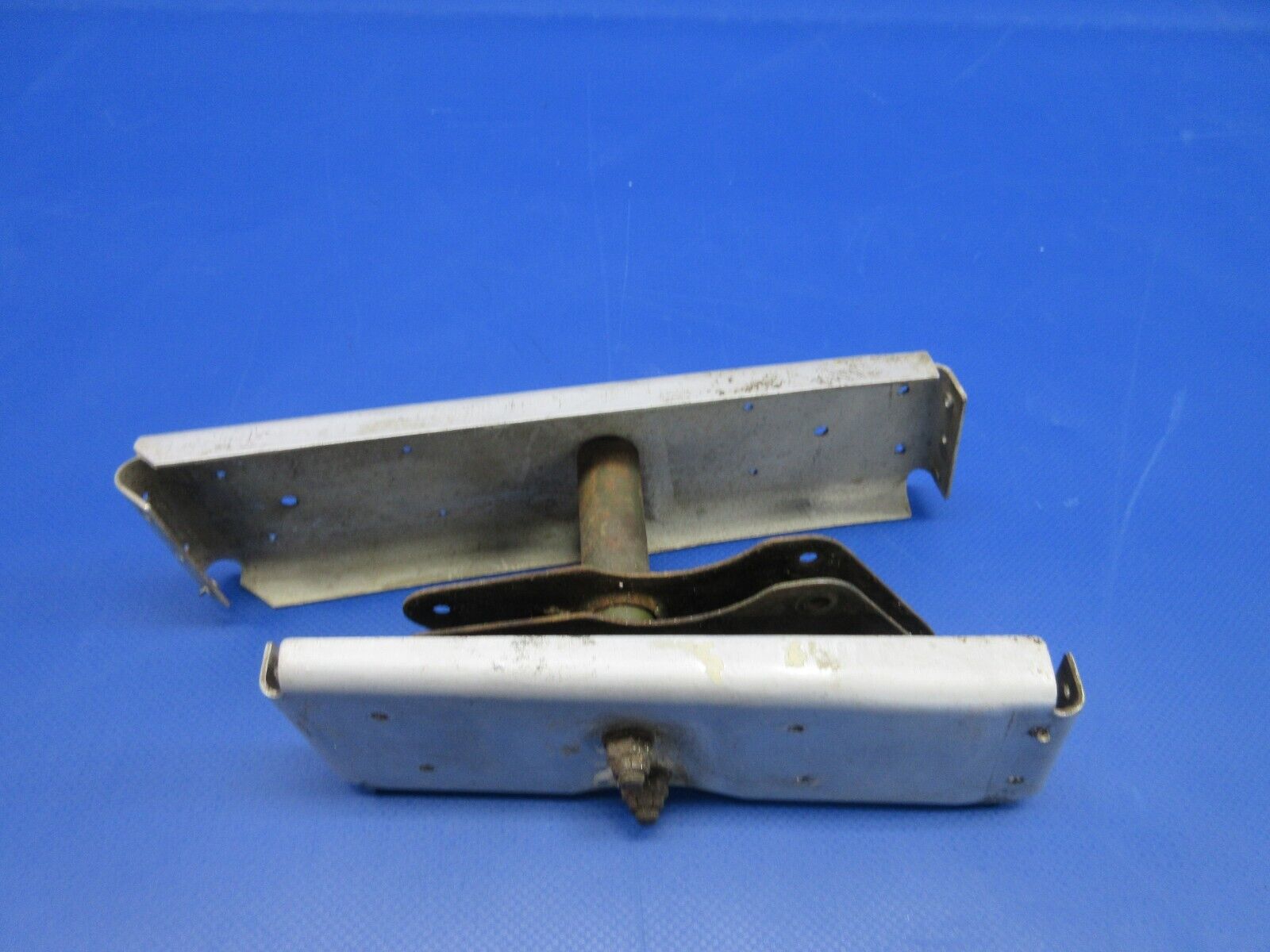 Cessna 150 Aileron Bellcrank Right Hand P/N 0523223-1 (0224-1312)