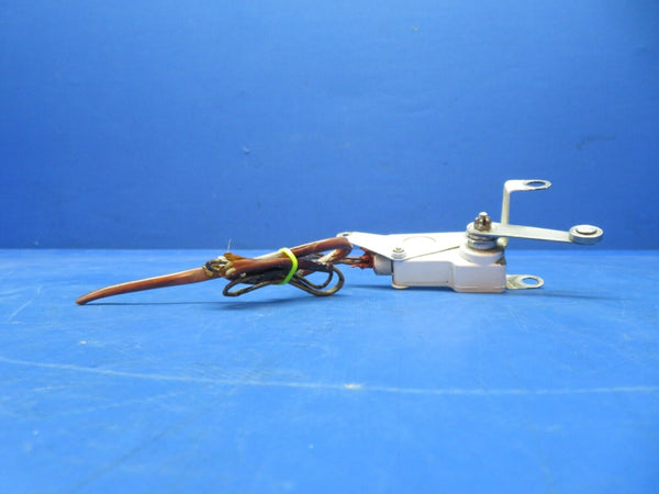 Cessna 310 / 310I Micro Switch LH Main Gear Bracket P/N 0841000-14 (1023-122)